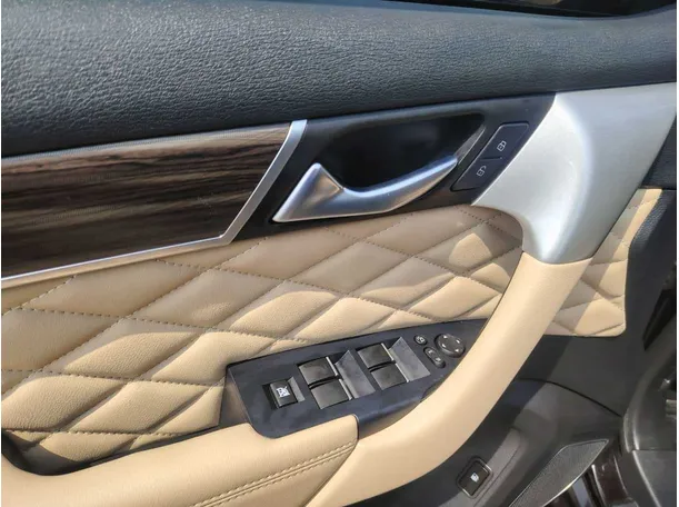 Car image 37