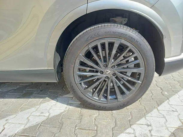 Car image 10