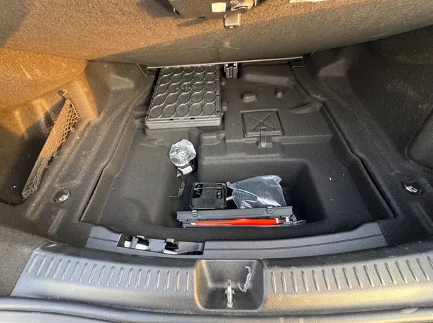 Car image 21