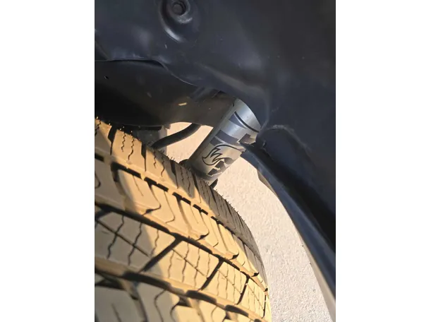 Car image 32