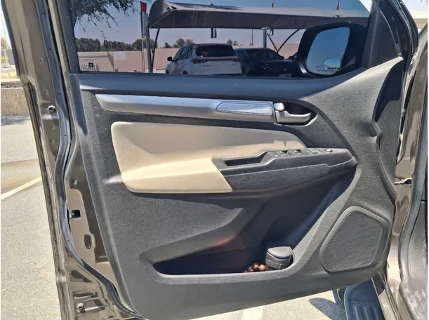 Car image 10