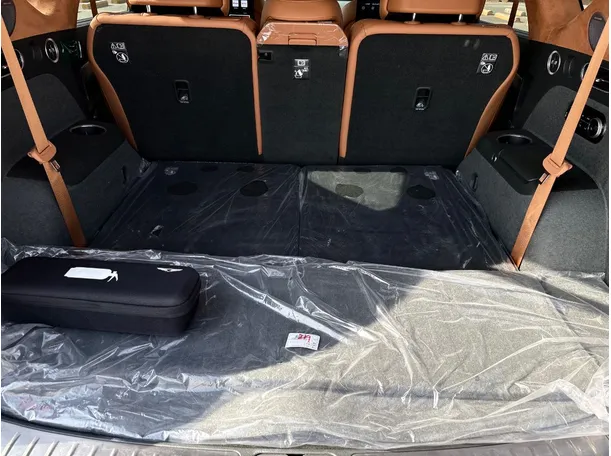 Car image 25
