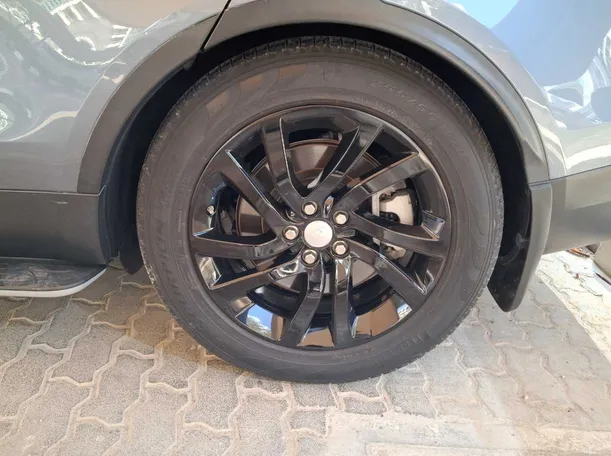 Car image 9