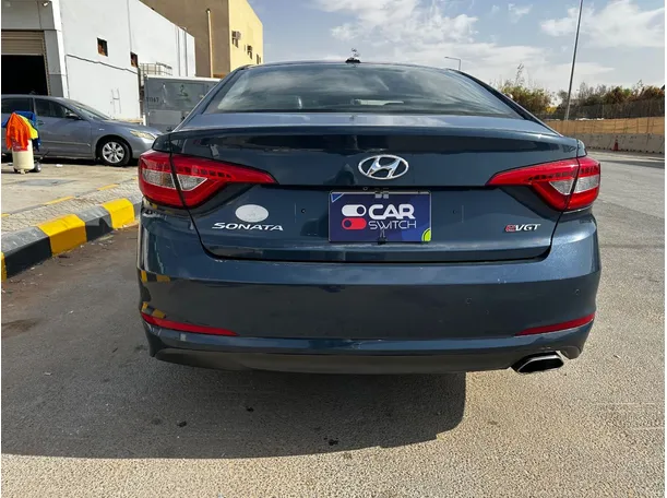 Car image 6