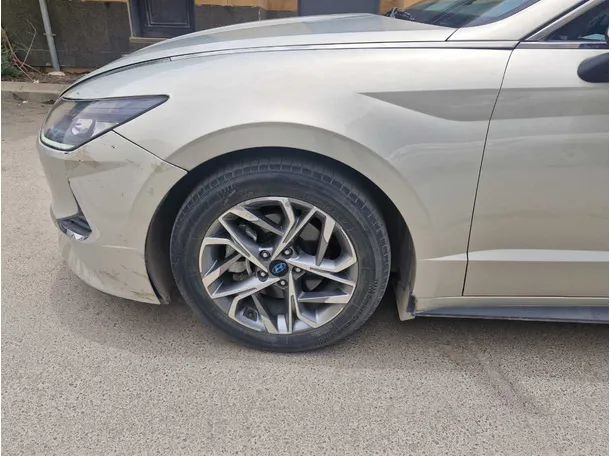 Car image 9