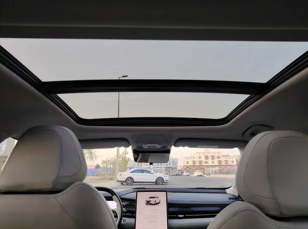 Car image 18