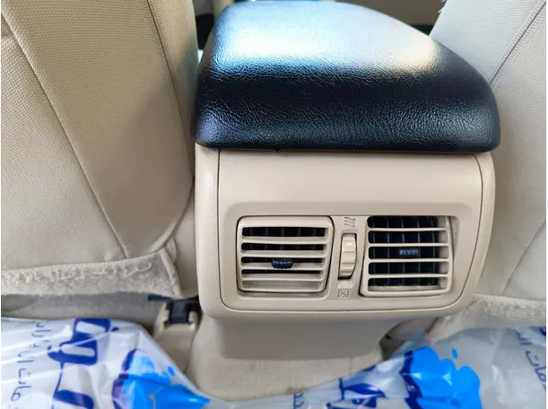 Car image 30