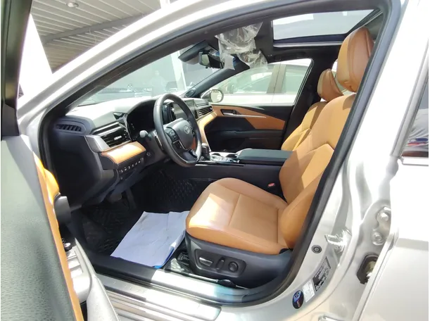Car image 15