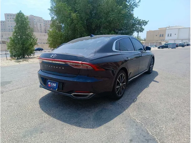Car image 5