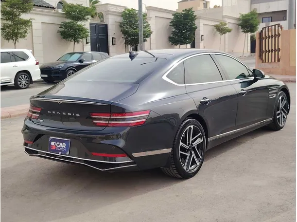 Car image 5