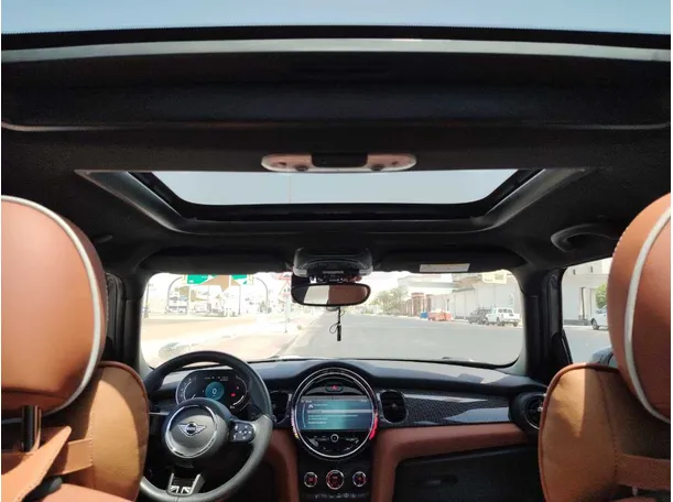 Car image 18