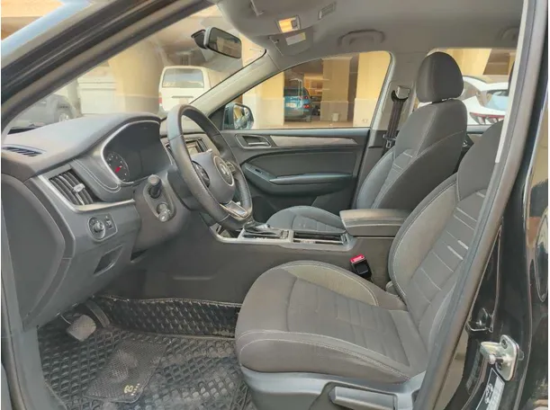 Car image 14