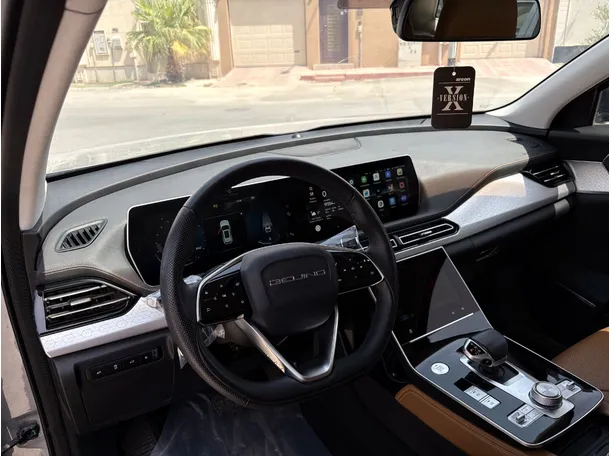 Car image 13