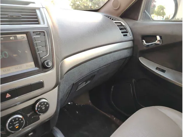 Car image 24