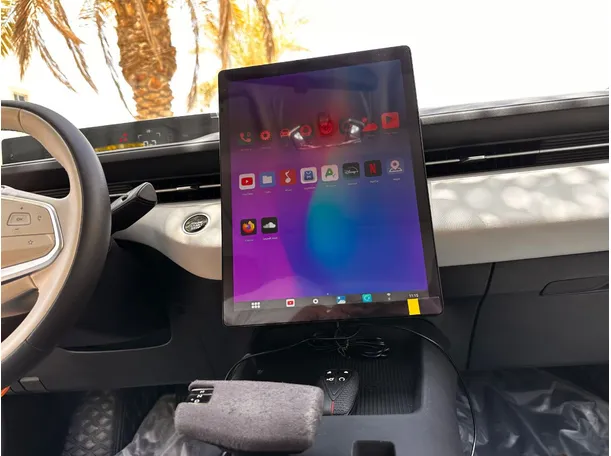 Car image 24