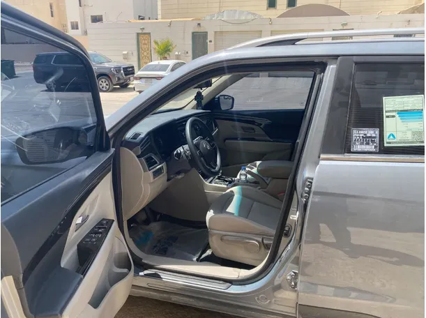 Car image 11