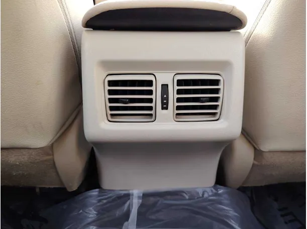 Car image 28