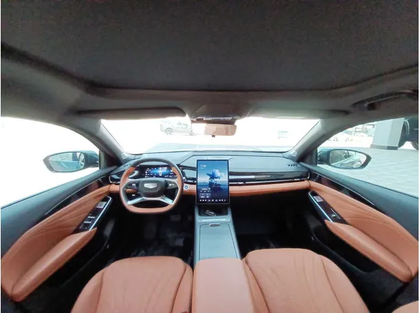 Car image 13