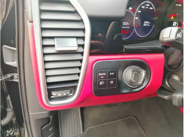 Car image 43