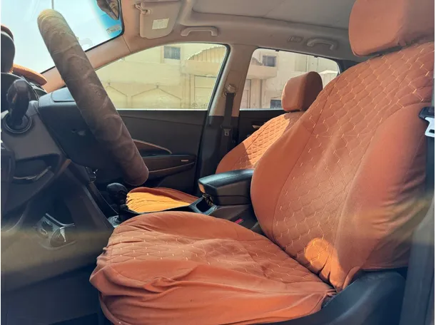 Car image 12