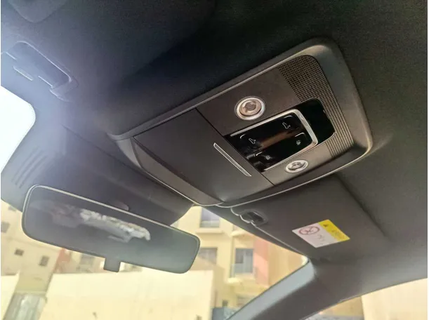 Car image 36