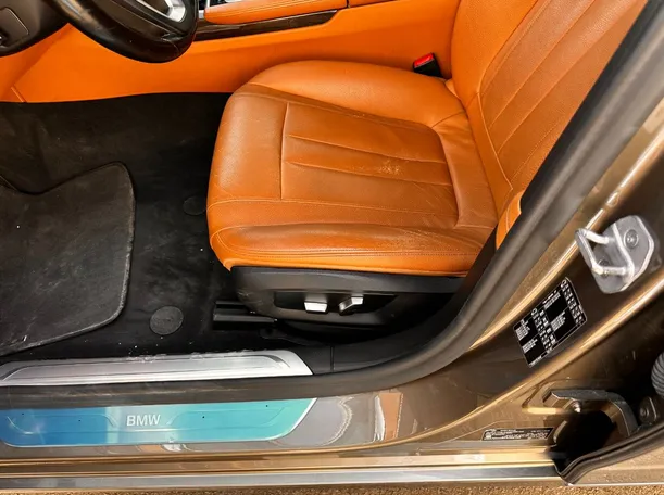 Car image 25