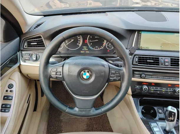 Car image 25