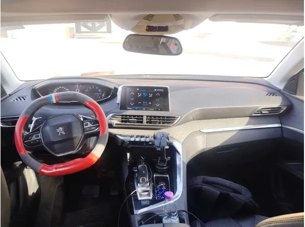 Car image 16