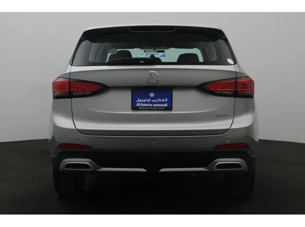 Car image 12