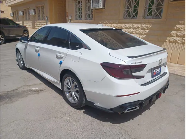 Car image 7