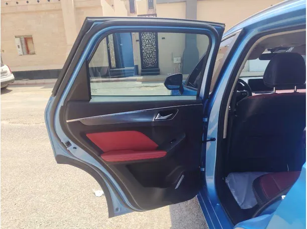 Car image 17