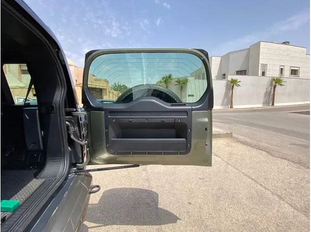Car image 20