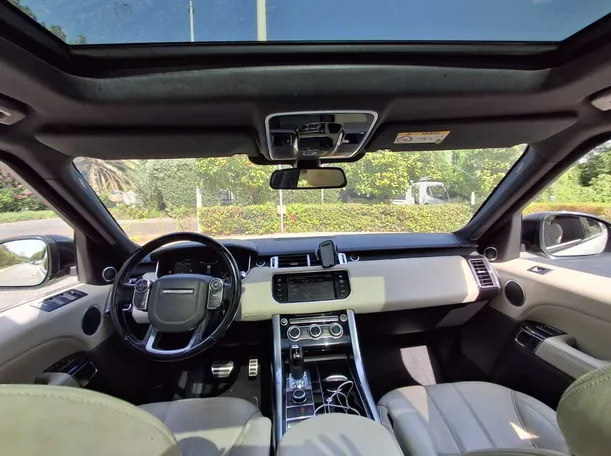 Car image 14