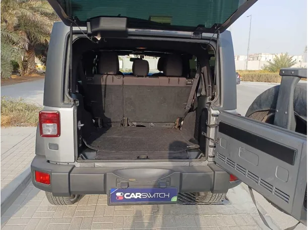 Car image 19