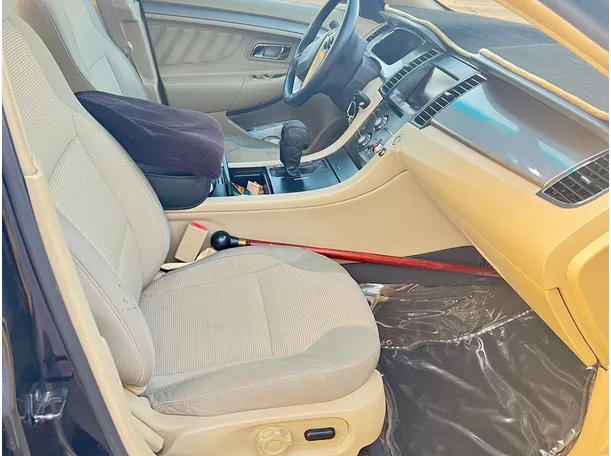 Car image 7
