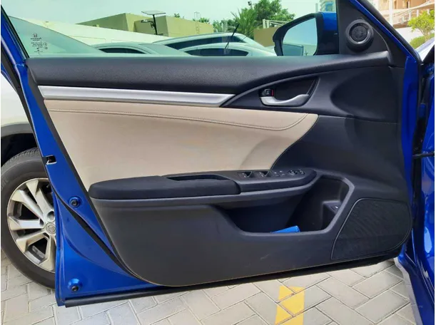 Car image 10