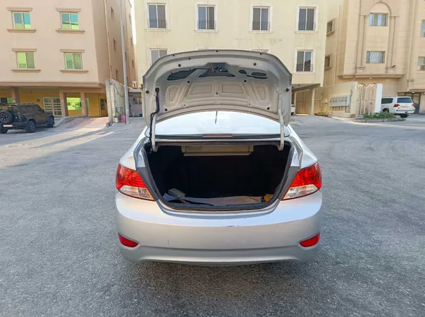 Car image 24