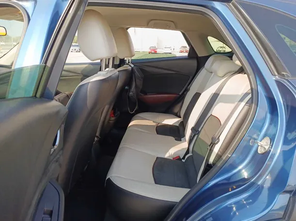 Car image 13