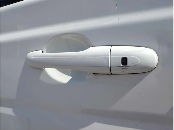 Car image 33