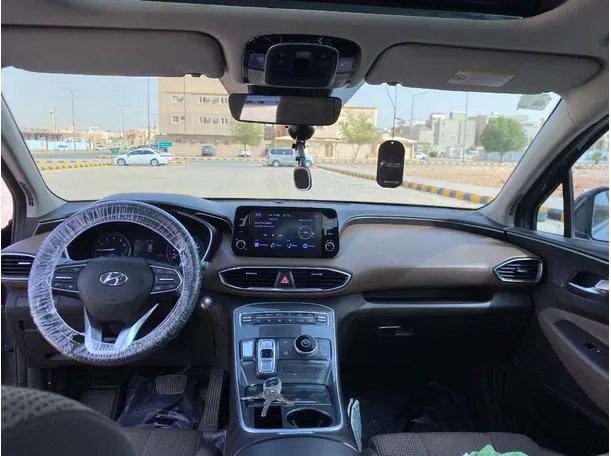 Car image 15