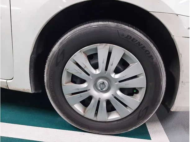 Car image 9