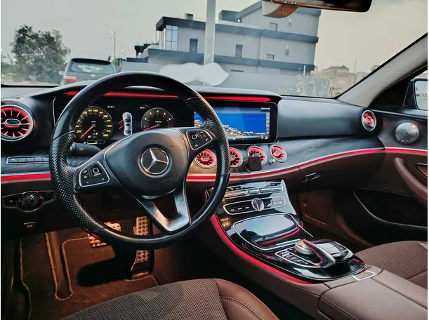 Car image 27