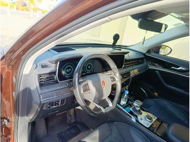 Car image 18