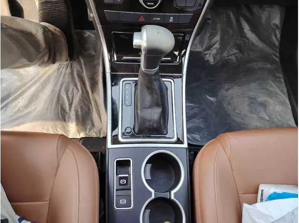 Car image 24