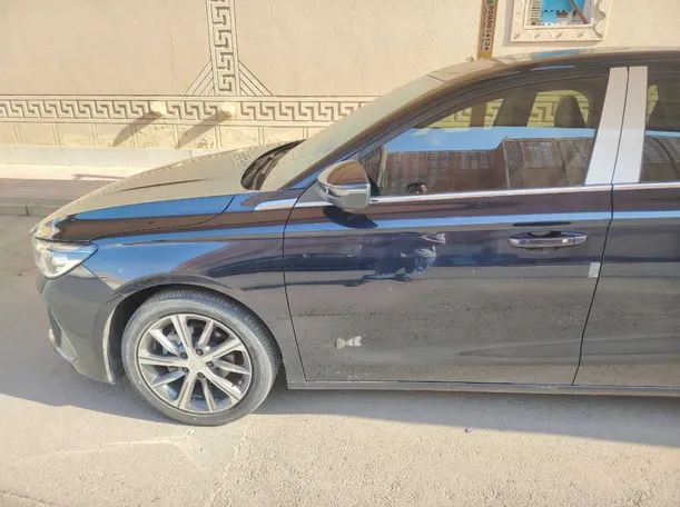 Car image 9