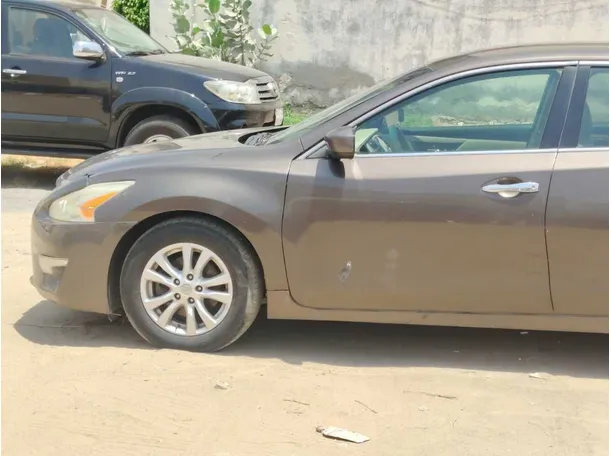 Car image 9