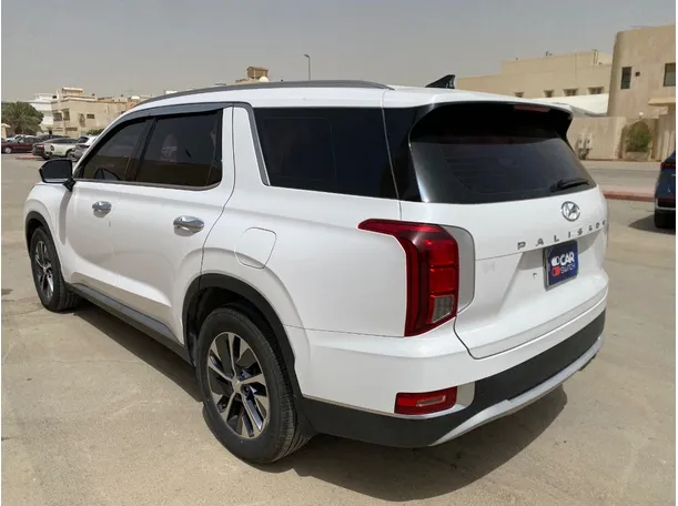 Car image 7