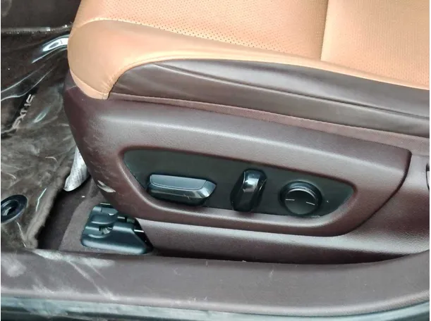 Car image 33