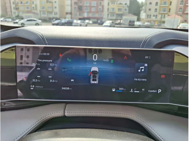 Car image 18
