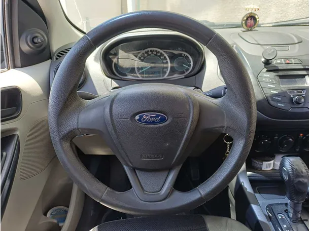 Car image 18